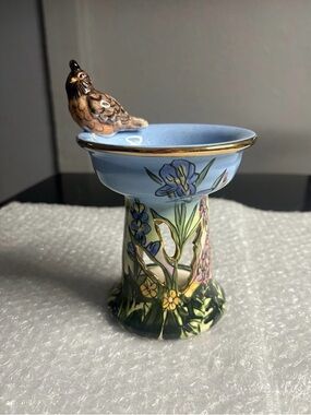 Blue sky “Robin’s  Song” bird bath